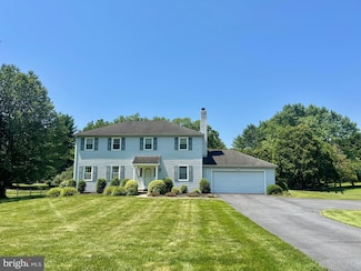606 Londonderry Dr, West Chester, PA 19382
