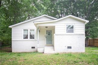 702 W 5th Ave, Easley, SC 29640