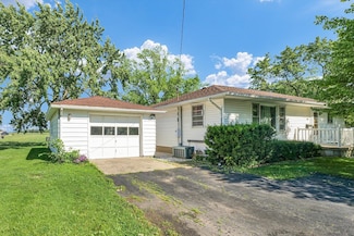104 S Pine St, Buckley, IL 60918