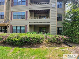 1304 Stoneridge Cir, Helmetta, NJ 08828