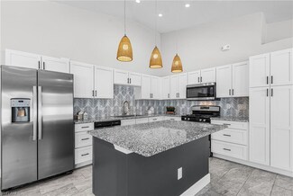 175 Village Cir Unit 32, La Belle, FL 33935