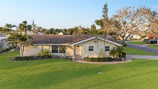 111 22nd St, Belleair Beach, FL 33786