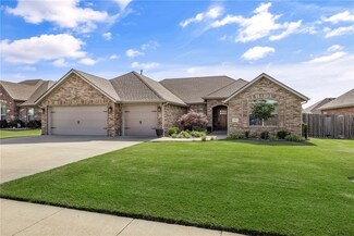 1056 Tarah Knolls Cir, Centerton, AR 72719