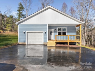 46 Smokey Quartz Ln, Flat Rock, NC 28731