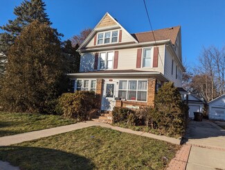 106 E Jefferson St, Freeport, IL 61032
