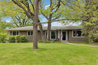 2111 Oakridge Rd, Stillwater, MN 55082