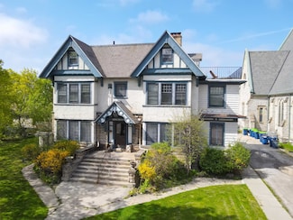 909 Center Ave, Bay City, MI 48708