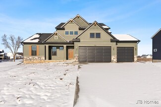 1709 Round Barn Dr, Jamestown, MI 49426