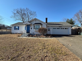 98 Greenpoint Cir, Chicopee, MA 01020