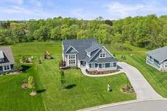 N67W13238 Westview Cir, Menomonee Falls, WI 53051