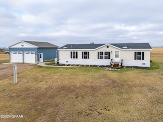 7251 N 84th St, Grand Forks, ND 58203