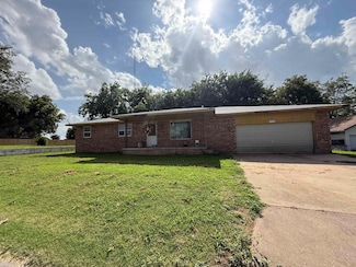 1115 N Market Ave, Watonga, OK 73772