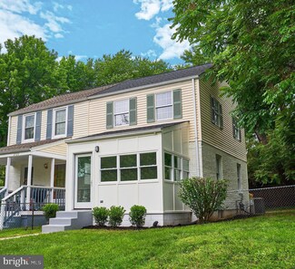 2718 Farnsworth Dr, Alexandria, VA 22303