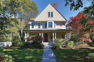 950 Centre St (Driveway On Ballard, Newton, MA 02459