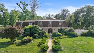 5 Peppermint Hill Rd, North Brunswick, NJ 08902