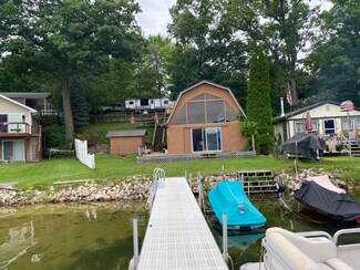 2712 W 24th St, Fremont, MI 49412