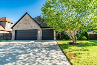1808 SW Edinburgh Ave, Bentonville, AR 72712
