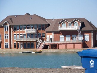 8277 Lakeview Ct, Crown Point, IN 46307