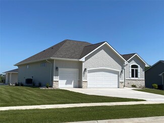 915 Chestnut Dr, Waukee, IA 50263