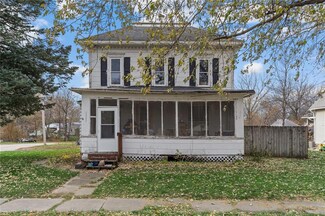 1003 Franklin St, Center Point, IA 52213