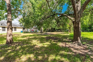 1030 Reverend b j Lewis Dr, Houston, TX 77088