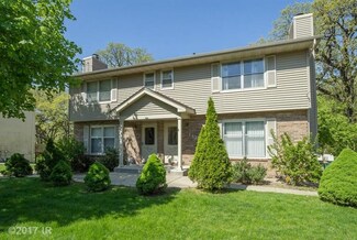 1430 73rd St, Windsor Heights, IA 50324