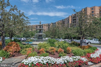8350 Greensboro Dr Unit 107, McLean, VA 22102