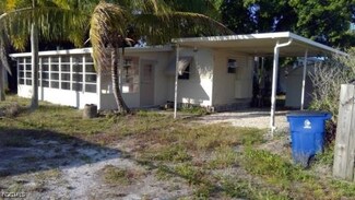 4911 Sandpiper Dr, Saint James City, FL 33956