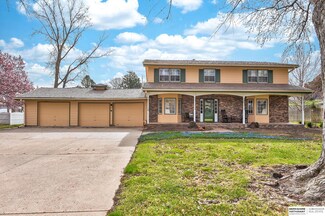 607 Meadow Rd, Omaha, NE 68154
