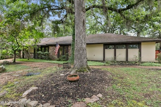 14 Avery Cir, Jackson, MS 39211