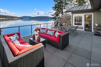 650 Lake Sammamish Ln NE, Bellevue, WA 98008