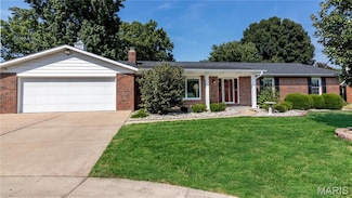 4 Scenic Dr, Washington, MO 63090