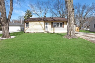 1009 Maple St, Cedar Falls, IA 50613