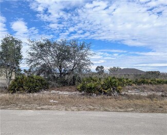 2612 70th St W, Lehigh Acres, FL 33971