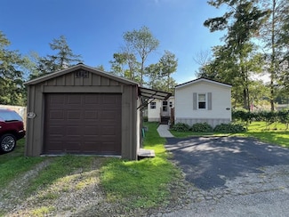 50 Maplenut Ln, Erie, PA 16510