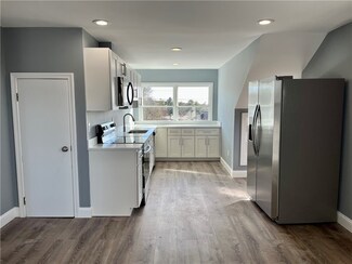 190 E Main Rd Unit 3, Middletown, RI 02842