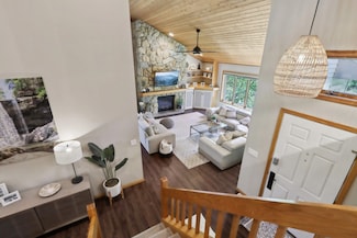 2 Valhalla Ct, Madison, WI 53719