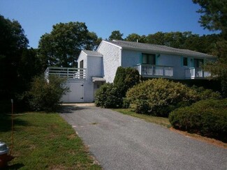 9 Surrey Ln Unit B, Buzzards Bay, MA 02532