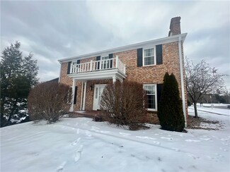 318 Windsor Ridge Unit 11, New Castle, PA 16105