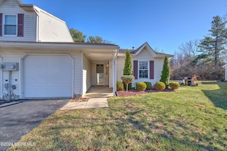 82 Harbor Cir, Freehold, NJ 07728