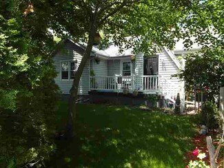 403 8th Ave, Silvis, IL 61282