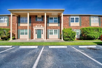 1920 E Edgewood Dr Unit R8, Lakeland, FL 33803