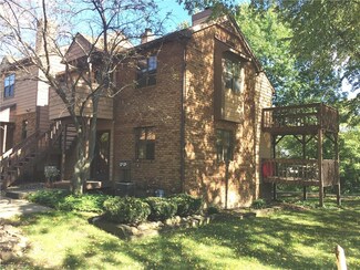 2319 Riverfront Pkwy, Cuyahoga Falls, OH 44221