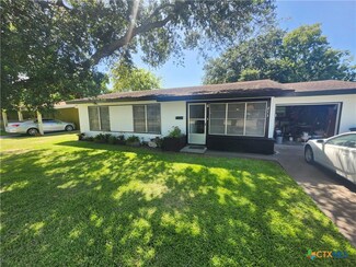 213 Burnet St, Port Lavaca, TX 77979