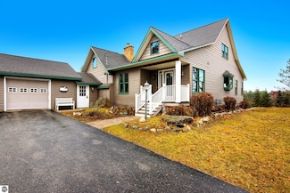 211 N Beech St, Bellaire, MI 49615