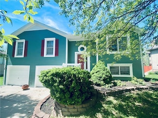 7124 N Hickory St, Kansas City, MO 64118