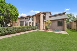 3010 Manila Ln, Houston, TX 77043