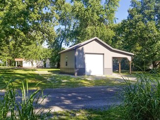 928 Roosevelt St, Staunton, IL 62088