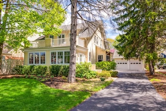 115 Washington Cir, Lake Forest, IL 60045
