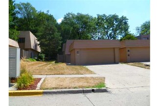 6750 School St, Windsor Heights, IA 50324